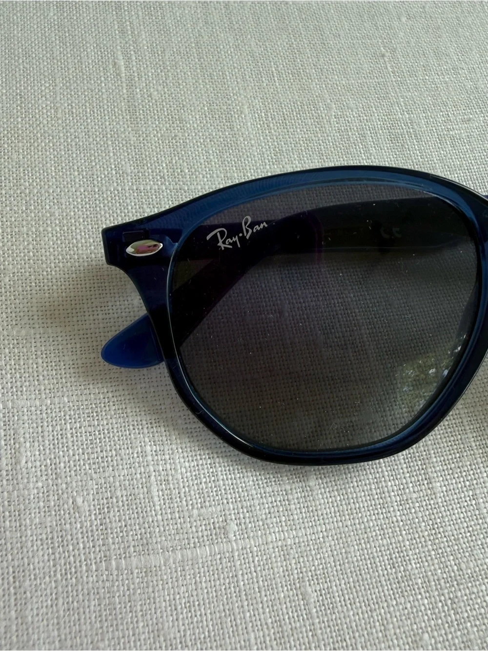 Ray-Ban Men's Blue Round Sunglasses with Dark Lenses